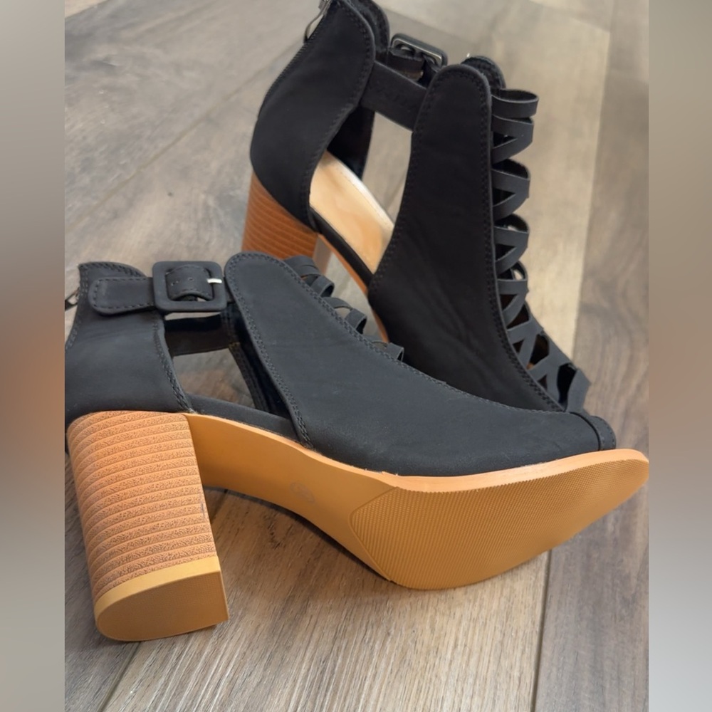 Women Size 7.5 Chunky Heels